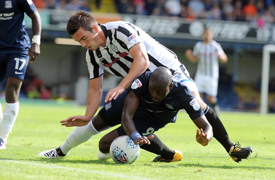echosnapper's tweet photo. IN PICTURES. Today's 0-0 draw between @SUFCRootsHall v @officiallydale  
https://t.co/WwQ16sNKlp 
@CJPhillips1982 @Essex_Echo https://t.co/vzpNLlW6Sb