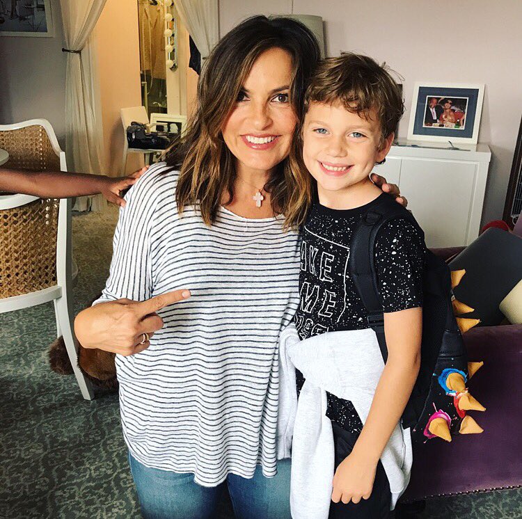 HargitayJoyful's tweet photo. O Noah tá crescendo na velocidade da luz! 😂😍 #SVU19 #NoahBenson #OliviaBenson #MariskaHargitay https://t.co/36nIF7RSzL