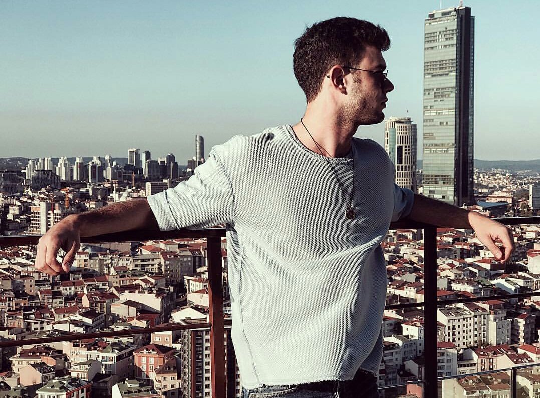 SasmazNews's tweet photo. #AytaçŞaşmaz instagram hesabında yeni bir fotoğraf paylaştı 🌁💙 https://t.co/i9TEGXFqa5