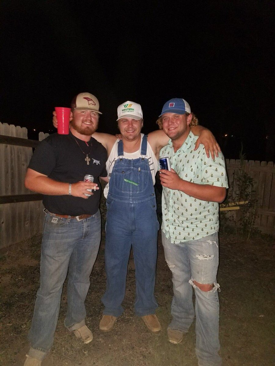 crb22818's tweet photo. 3 of the few left from the original party crowd freshman year🤙🏼 https://t.co/0haaf0B4xr