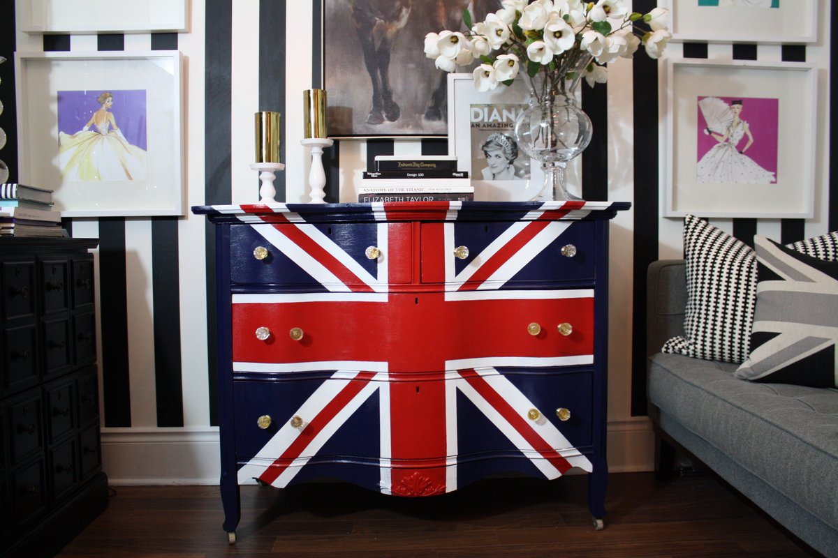 NicholasRosaci's tweet photo. Marvellous Dahlings! MY #UnionJack chest #makeover is in the latest CHT Mag in print and online. Check it out! https://t.co/YB6sSAVSM4 https://t.co/SIUNJBy4np