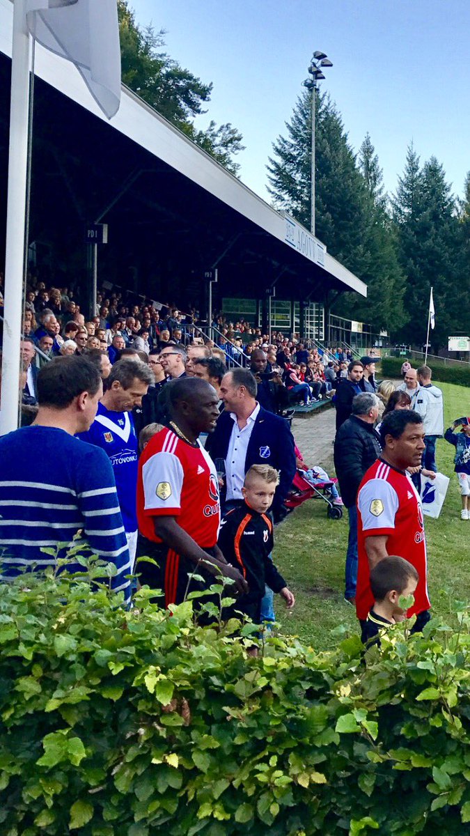 StarsLB79's tweet photo. @vvAGOVV oud #agovv tegen oud #feyenoord #blinker #obiku #houtman etc https://t.co/tKrCygPXSn