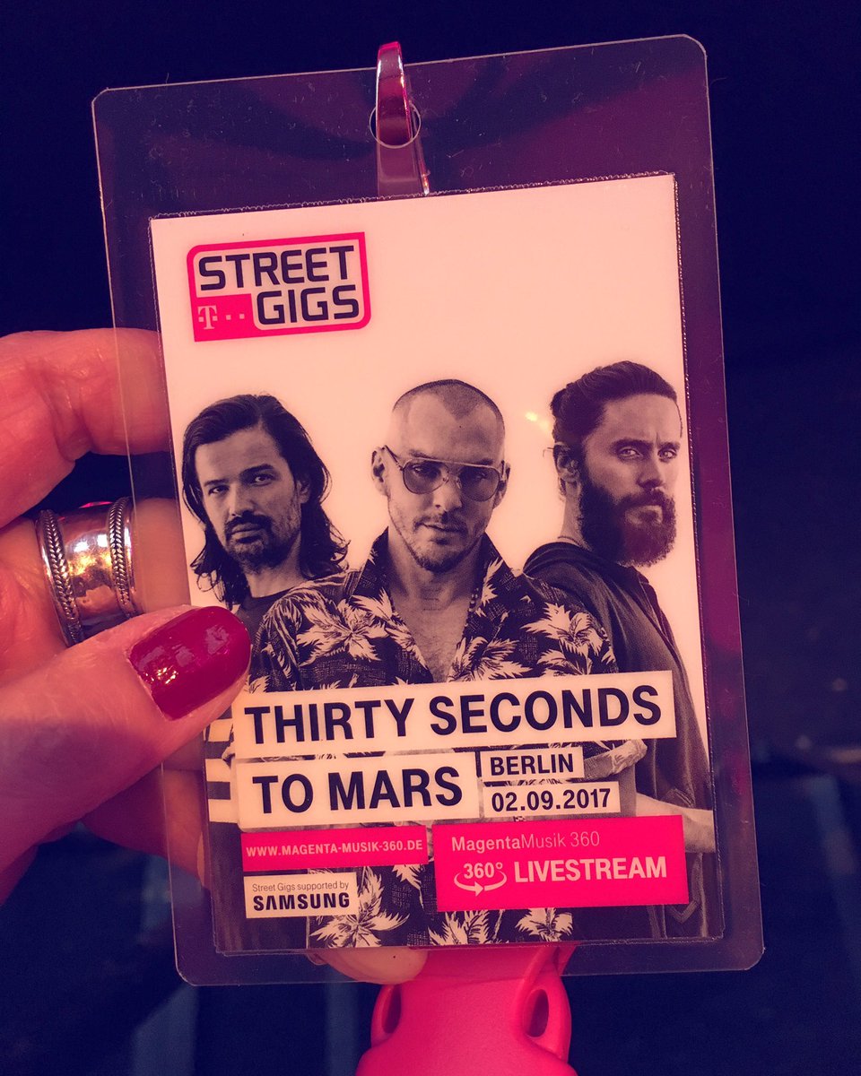 I'm ready for you @30SECONDSTOMARS @JaredLeto 💖🎉💃 #MARSinBerlin #TelekomStreetgigs #Berlin #ThirtySecondsToMars 
instagram.com/p/BYjGV5GhsEf/