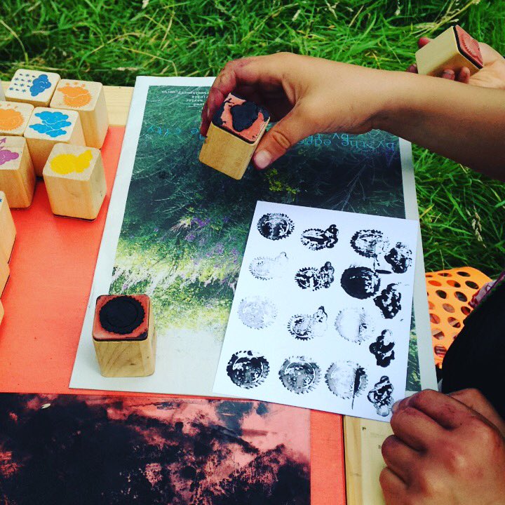 FelicityBristow's tweet photo. What a fabulous first day of @artwalkporty today - #MeadowsYardNatureReserve had 70+ visitors &amp; lots of #cyanotypes were #printed #AWP2017 https://t.co/C0z644LZbP