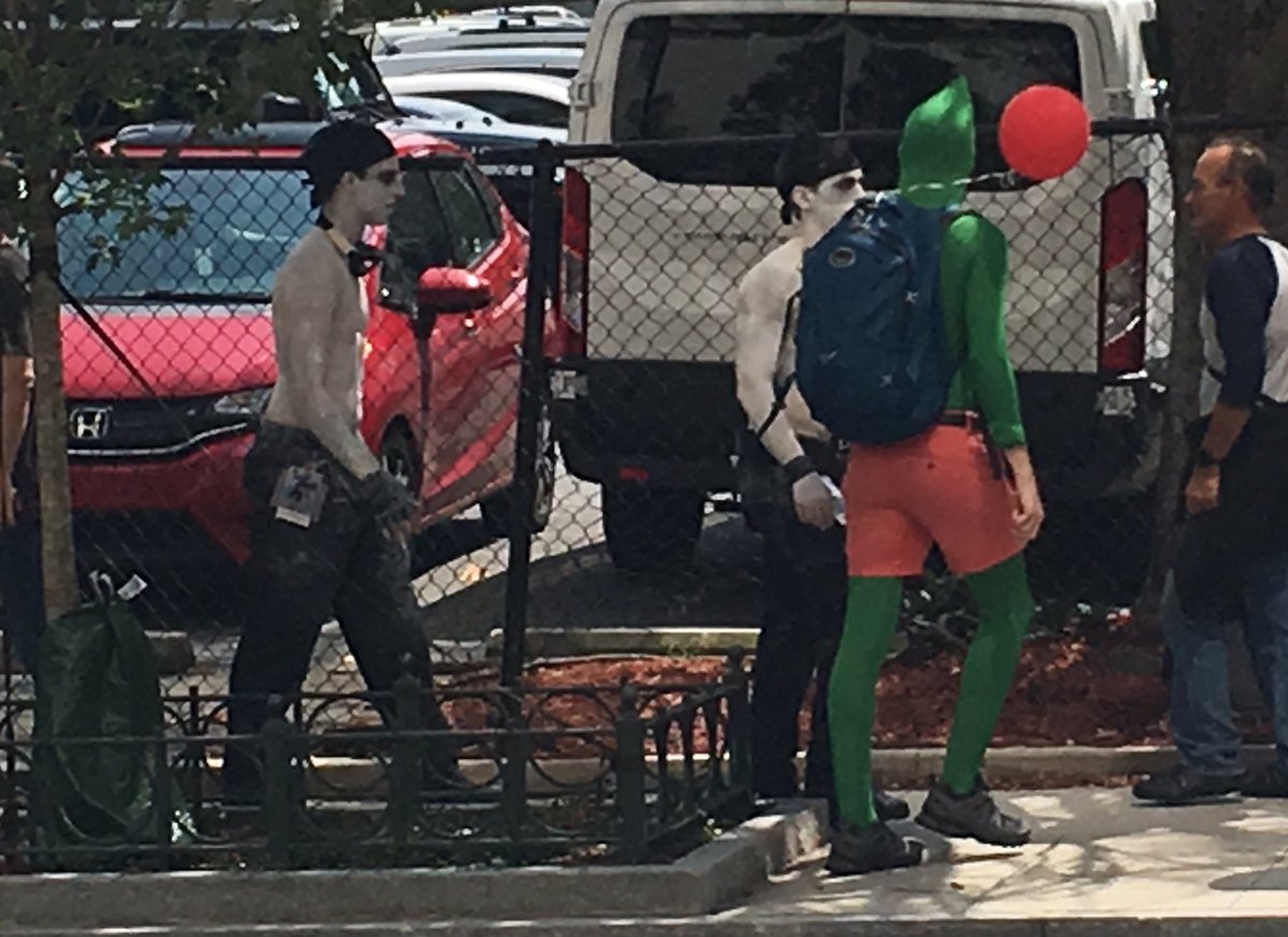 HarperWHarris's tweet photo. Tingle hanging with some War Boys #OnlyAtDragonCon #witnessme #kooloolimpah https://t.co/iQwWWLhp4D