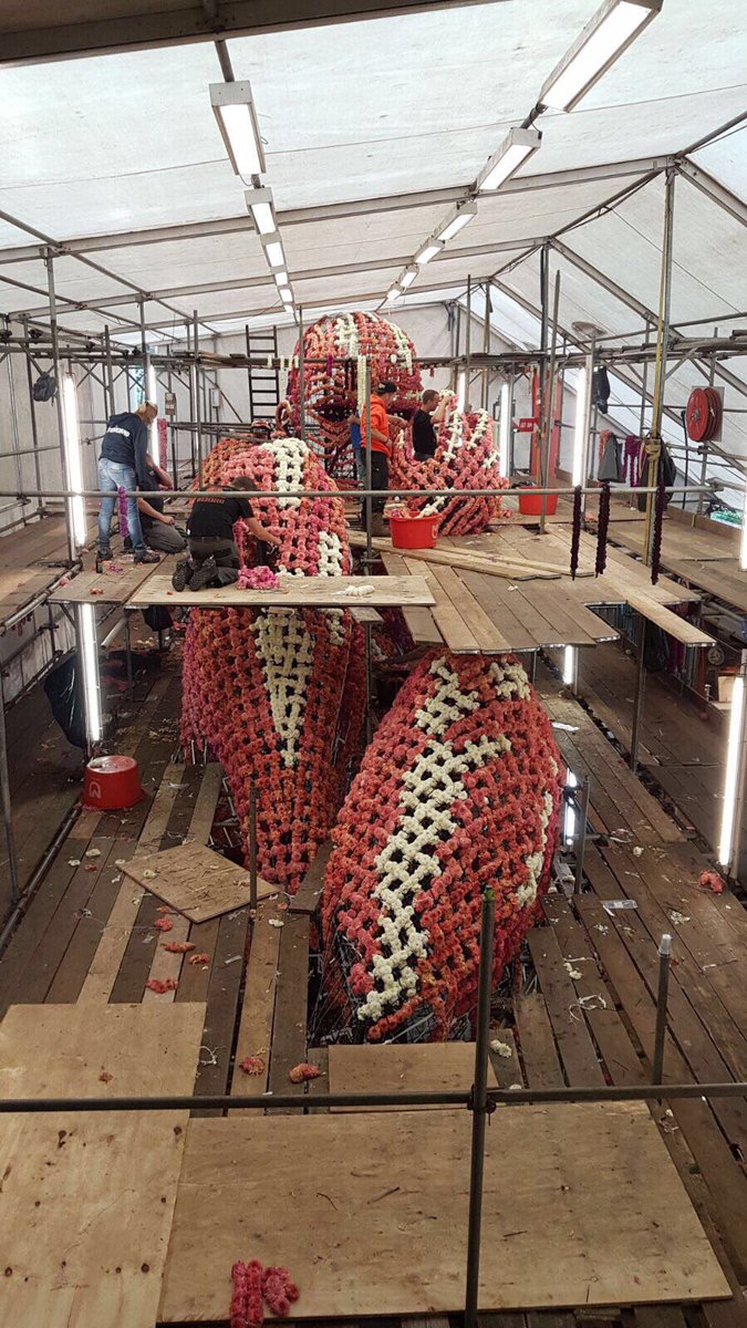corsozundert's tweet photo. Wij werken nog even door in #Zundert dus kom morgen allemaal kijken naar #corsozundert https://t.co/yuoqJrlYrV