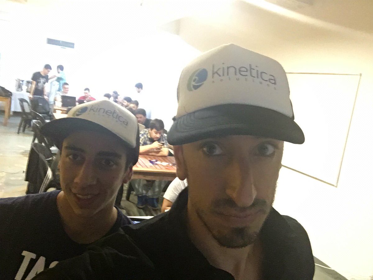 sebaleoperez's tweet photo. Se viene el sorteoooooo #XamarinParty @NetBaires @KineticaArg https://t.co/lkatd0kNko