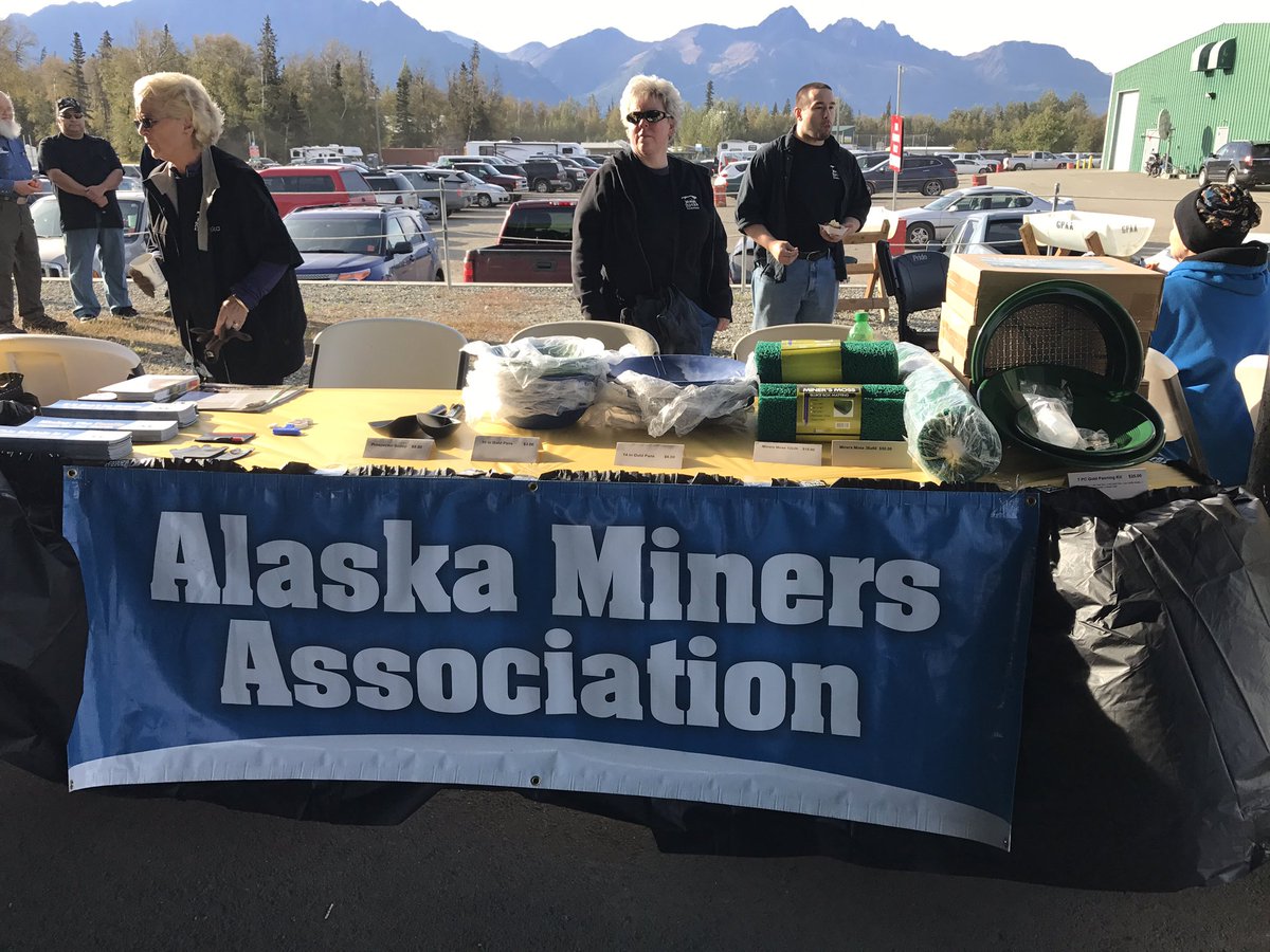 AlaskaStateFair's tweet image. Who's panning for gold today? #MiningDay