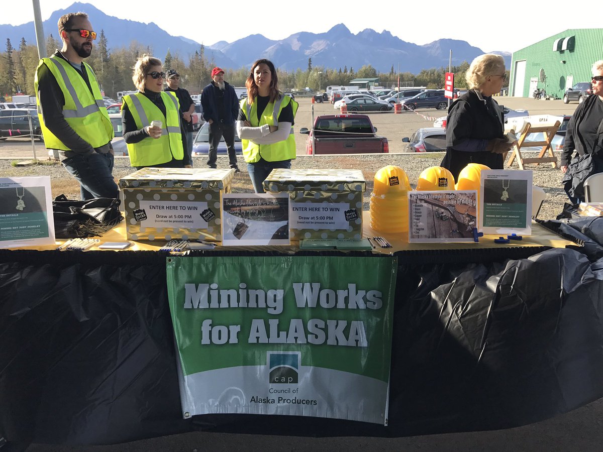 AlaskaStateFair's tweet image. Who's panning for gold today? #MiningDay
