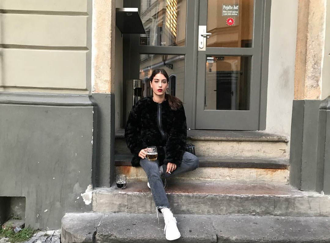 FuckingLothbrok's tweet photo. Me estás dañando. | #HazalKaya | https://t.co/sJZj12h8cg