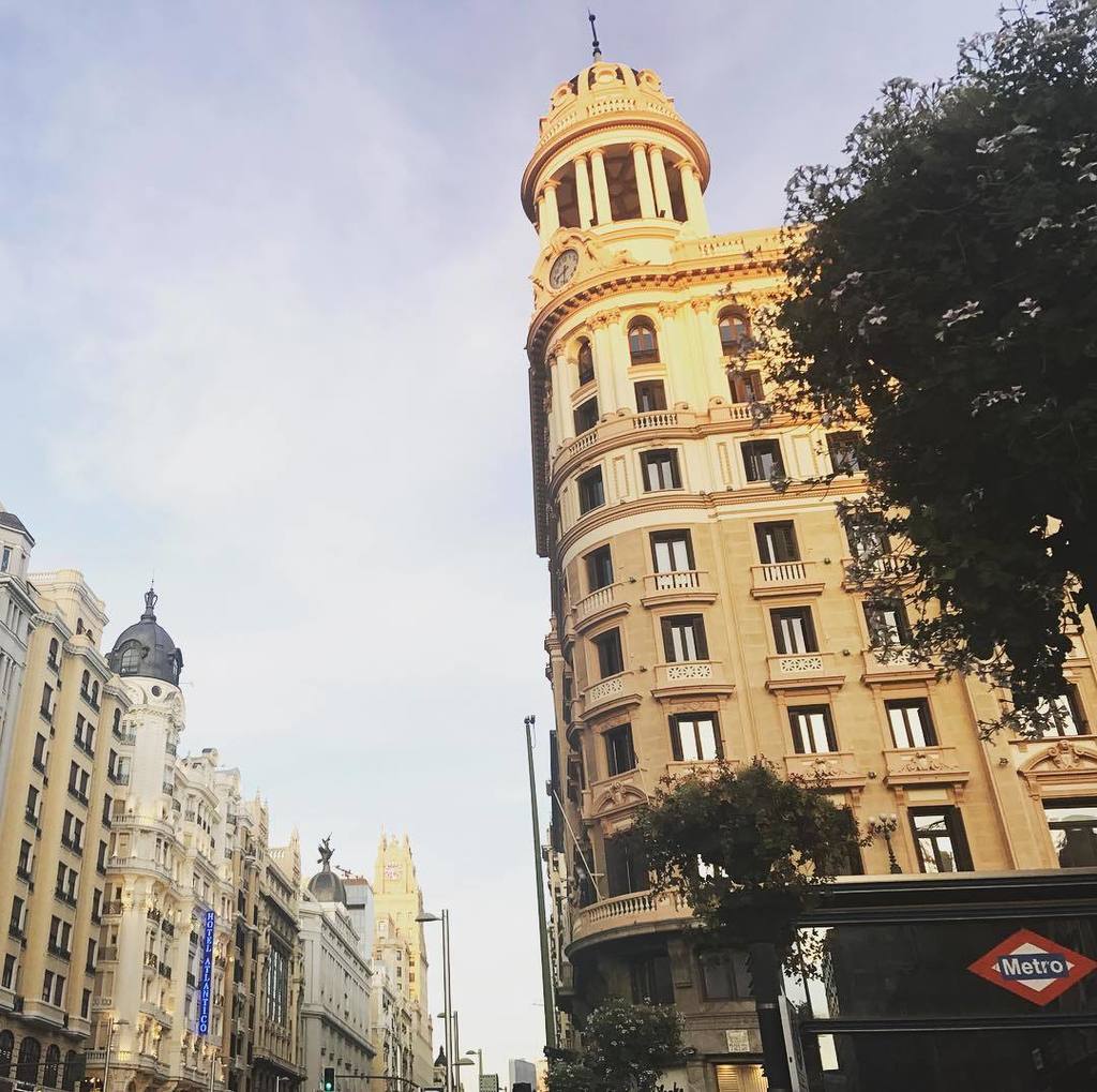 tam_tami's tweet photo. (re)Discovering the neighborhood #HolaMadrid #VolvemosALaCapi #2geeks1city #Madrid #Spain https://t.co/dZz1b1rDr2 https://t.co/gBujVHw5ES