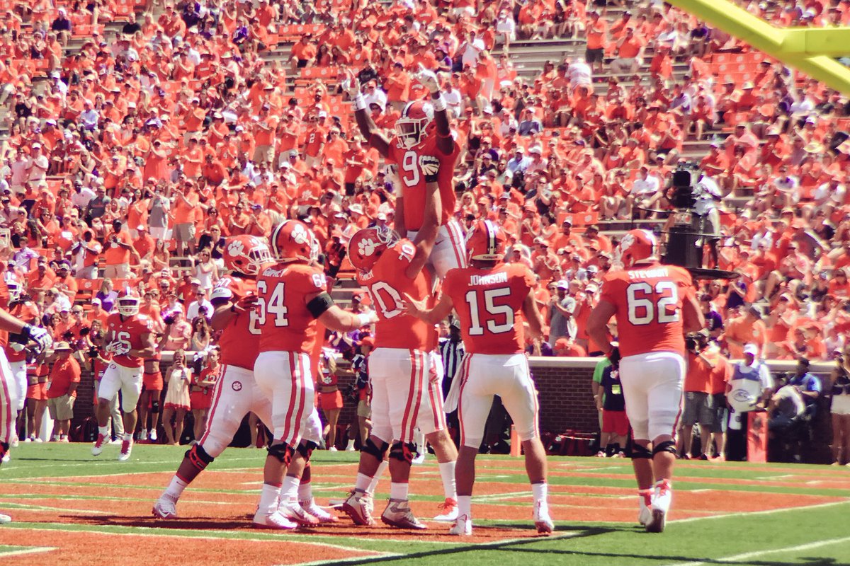 ClemsonFB's tweet photo. 🙌 https://t.co/QalQWbToj5