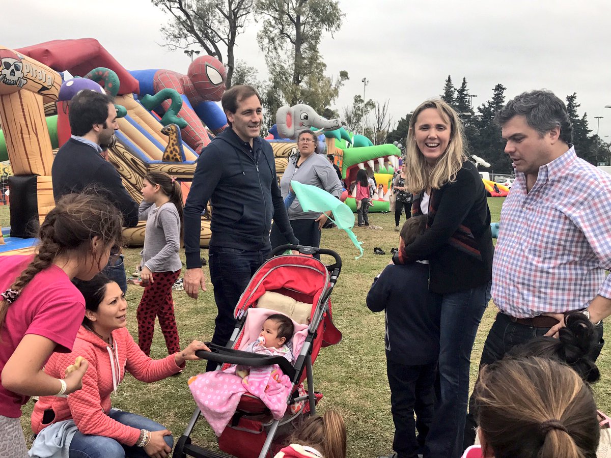 gladys_gonzalez's tweet photo. Con @JulioGarro y @SLopezMedrano vinimos a festejar el día del niño con chicos de casas de abrigo, hogares y centros de día https://t.co/pGAvnqt9C2