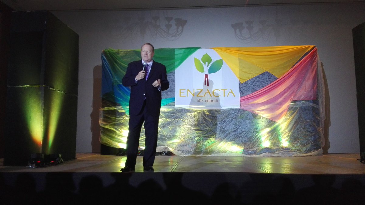 liliana_enzacta's tweet photo. Discurso principal 360 Leadership #RussHall #IFeelGreat https://t.co/190dWI6nPX
