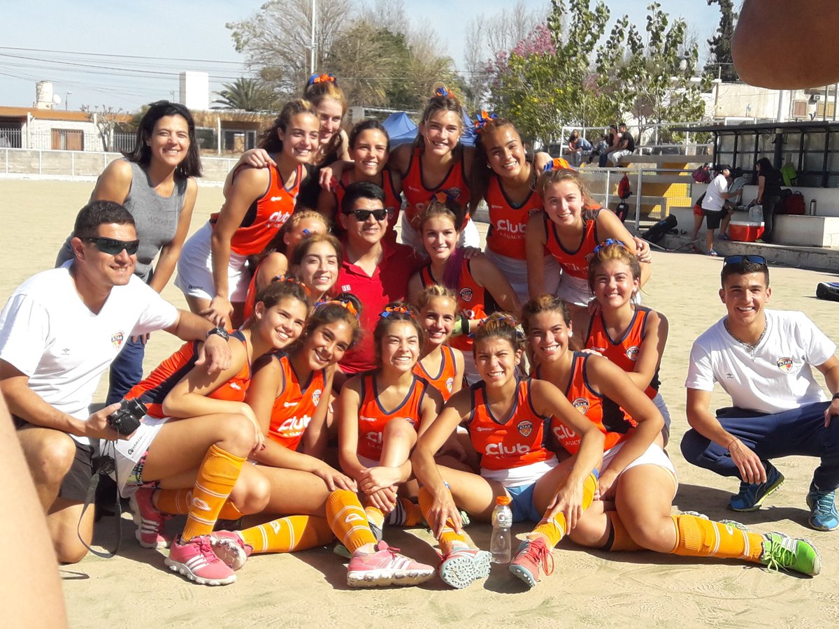 atahockey's tweet photo. TUCUMAN ES FINALISTA
Le gano 4-1 a Catamarca y mañana enfrentara a #SALTA_B para ver quien sera el CAMPEON del REGIONAL! https://t.co/8578ZEhYHM
