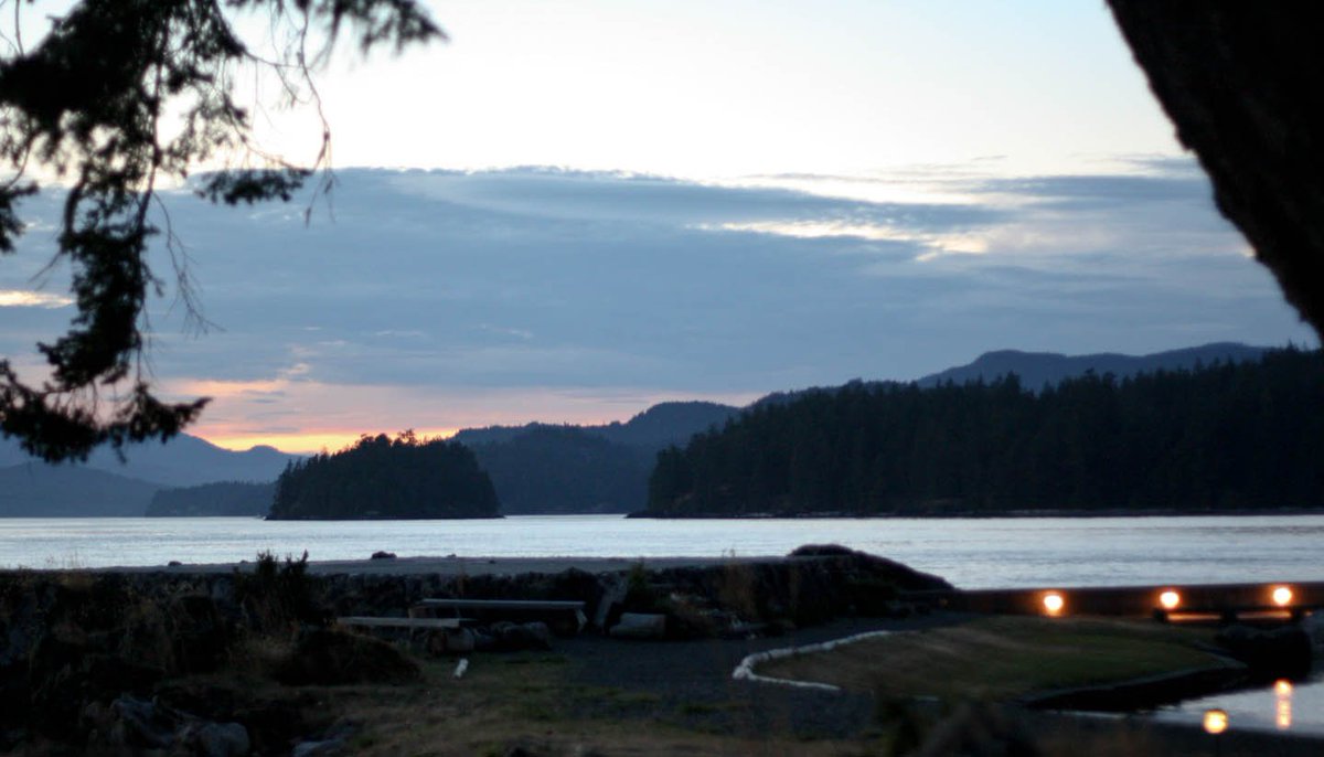 April_Point's tweet image. Our season closes on Sept. 30 - you've got just under one month to enjoy dinner with a view like this.  ❤️ #summer2017