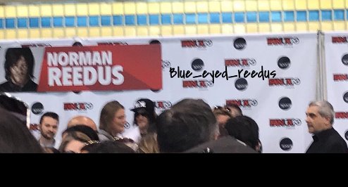 ennoia3's tweet photo. Seems not much has changed in #Reedusland. Norman's still pretty, even #wispier and he makes sure each fan feels special (#blue_eyed_reedus) https://t.co/M7hFDkzx0W