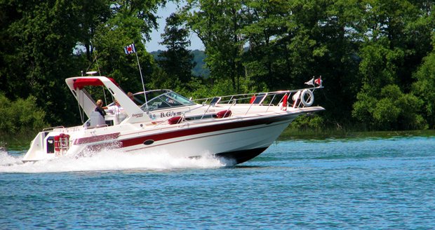 onthegomag's tweet image. Summer isn't over yet! You can still learn how to drive a powerboat, kayak, paddle board &amp;amp; more! #StartBoating ow.ly/PPRD30eP2OT