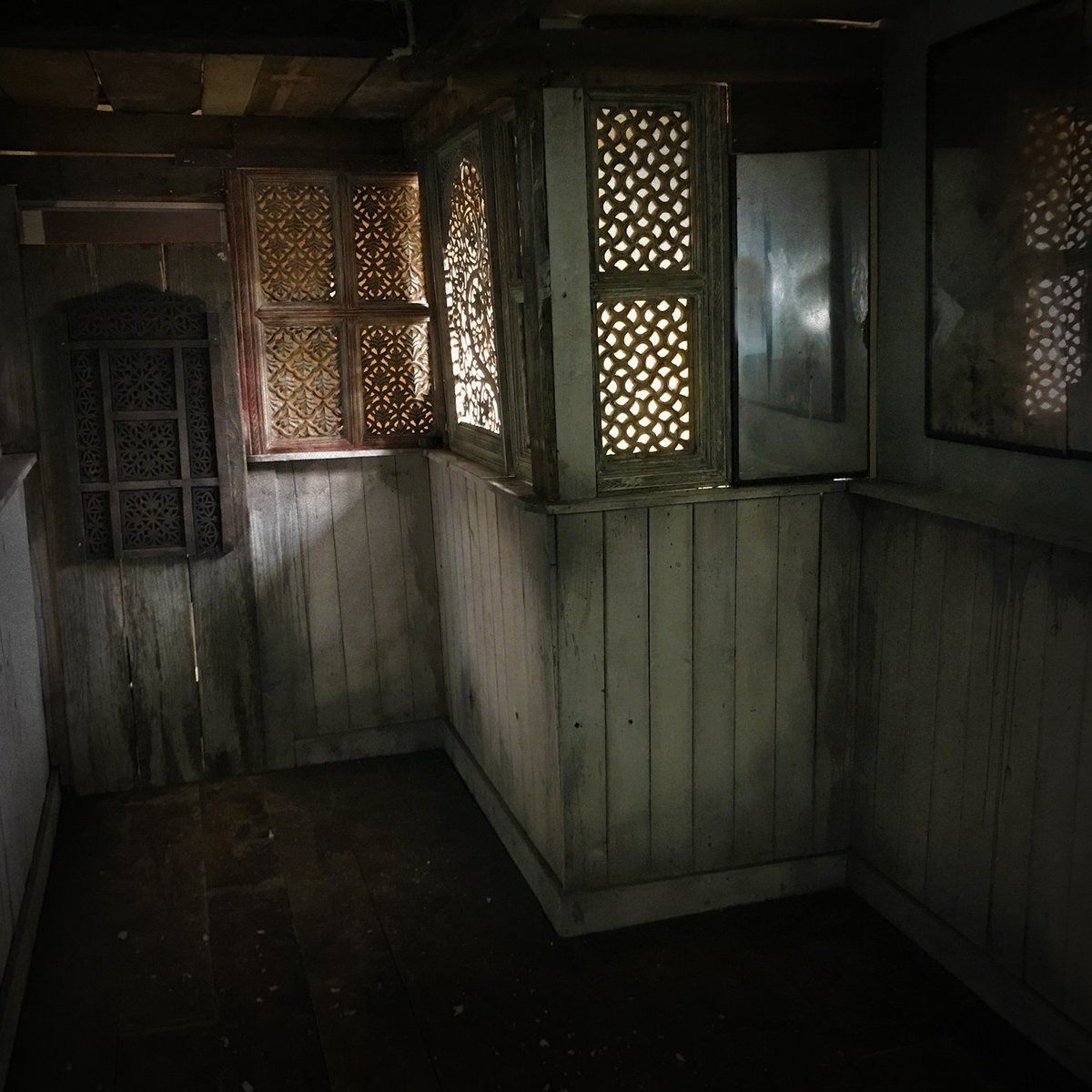 12DaysNights's tweet photo. We've sneaked out a few photos from the House of Horrors area of @FearFest_Evil. #chepstow #horrorevent #Horror #HauntedHouse #Halloween https://t.co/dbY20XxVWE