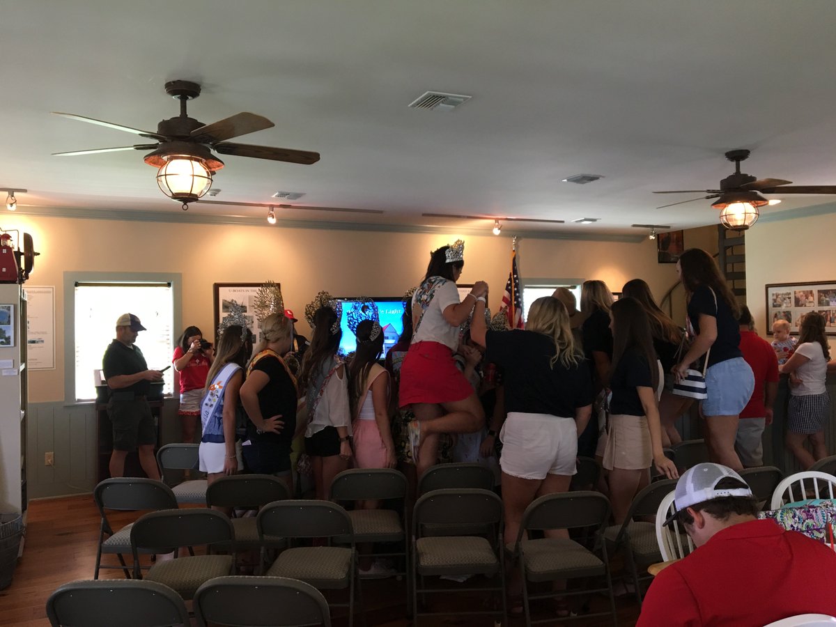 TheRangePod's tweet image. Surrounded by Louisiana festival queens who are representing their towns' prized commodities at the LA Shrimp and Petroleum Festival