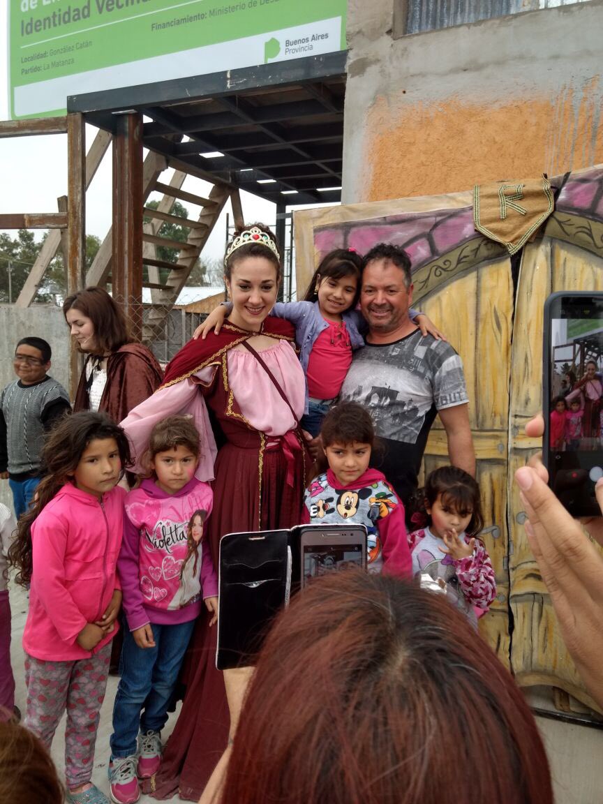 VMoralesGorleri's tweet photo. Con @LMacacha Día del niño en González Catán, gracias a la generosidad de @generarteAR y al trabajo de @IdentidadVecina Lalo Creus https://t.co/2MeVIkncpy