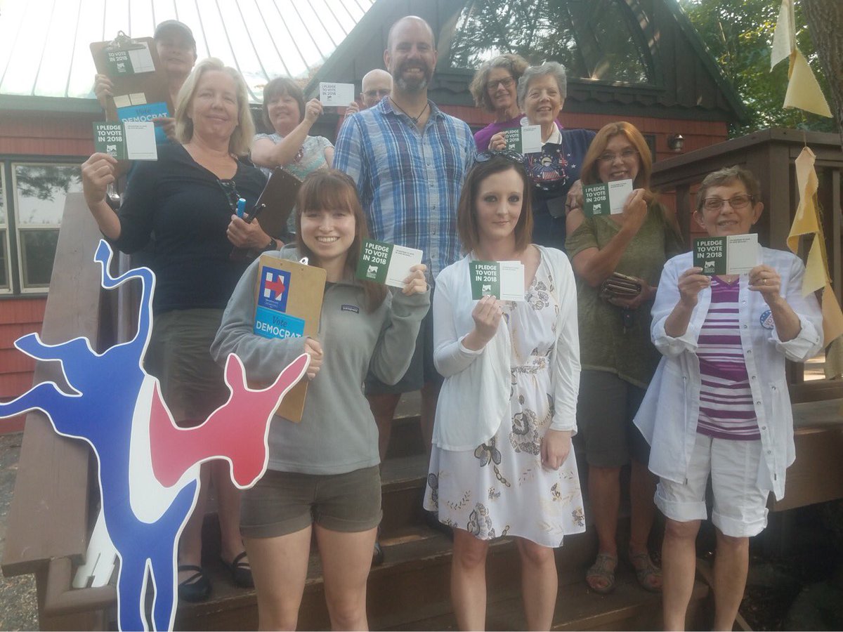 ORDems's tweet photo. Check out our awesome crew #inbend! #riseandorganize #oregonize https://t.co/m1CEKMPpMh