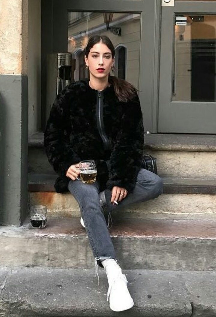 BerazalFans's tweet photo. Nueva foto de la Reina #HazalKaya Al parecer si volvio con Alí 😔 solo queda aceptarlo https://t.co/QQeEqTT8an