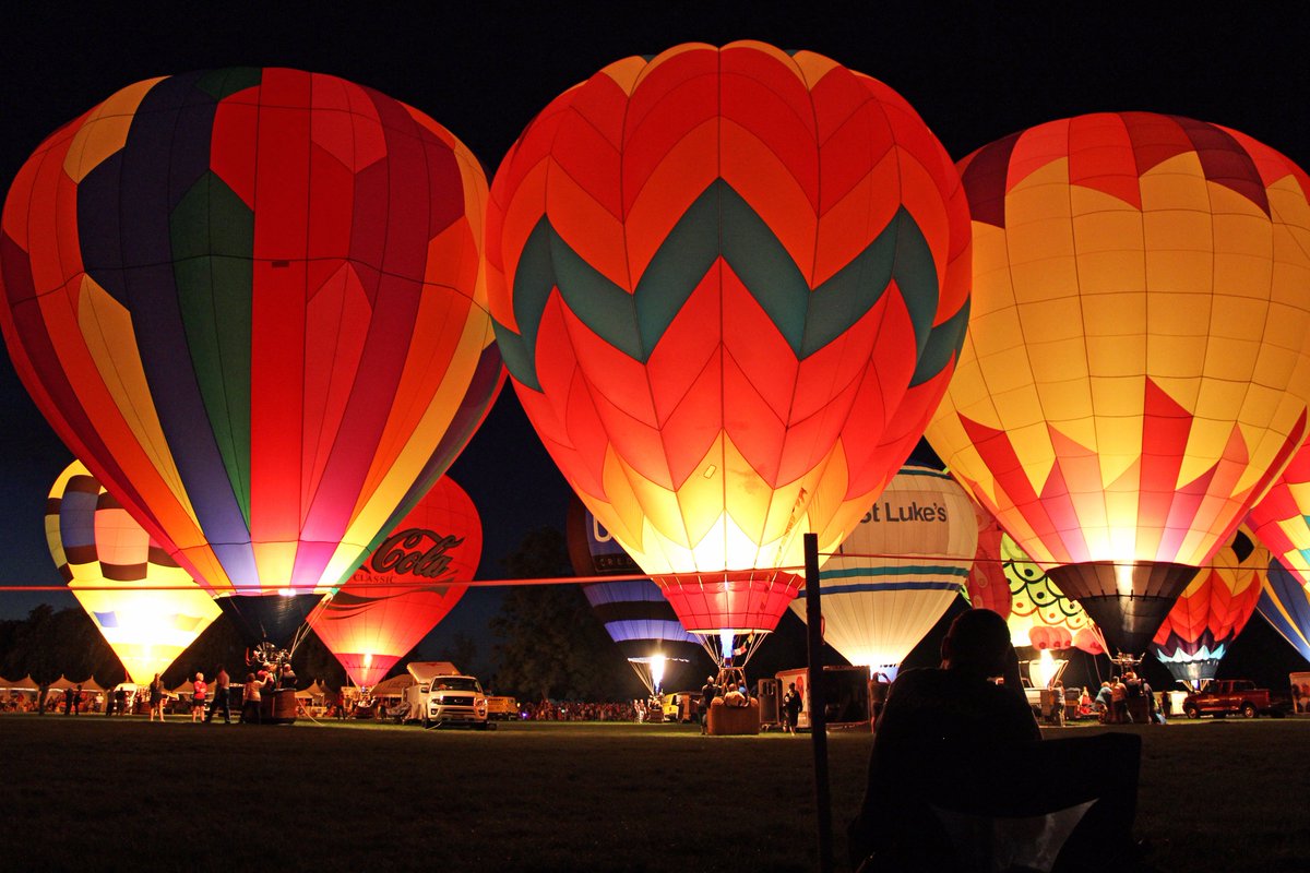 9emchbi0's tweet photo. Night Glow was super cool at the #SpiritofBoise https://t.co/4K78ovcQtu