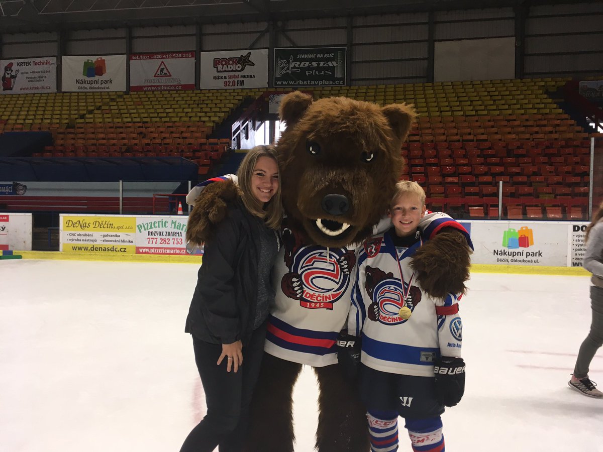 Kacenka019's tweet photo. #today #match #love #hockeyfamily #hockeylife #hcdecin #grizzlybear #happy #smile #photo #hockey #icehockey #best #today #l4l #f4f 🏆🏒🐻❤️ https://t.co/ZXMHPqBPyW