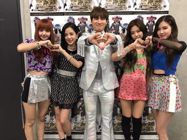 chaeirose's tweet photo. Tokyo Girls Collection'ın sahne arkasından fotoğraflar getirdim, BLINK! Bizimle fotoğraf çekildiğin için teşekkür ederiz, Daesung oppa.~ 😻💞 https://t.co/lErqP3dsty