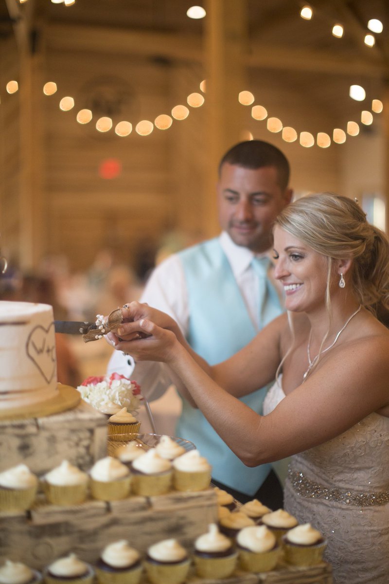 AlturiaFarm's tweet image. We're serving up something sweet for your Saturday! 📷:Courtney Taylor Bowles Photography  #rvaweddings #richmondweddings #alturiafarm