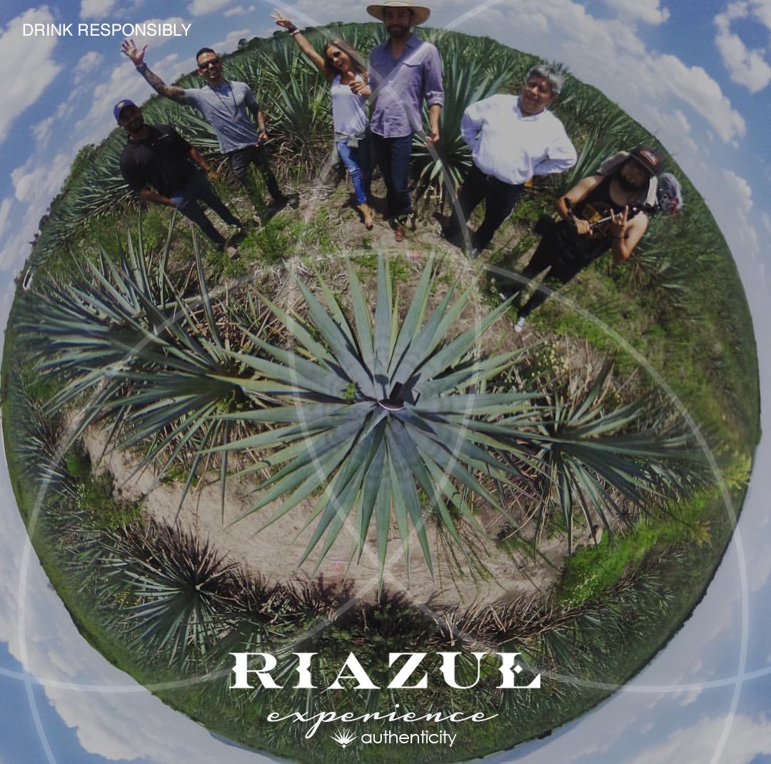 RiazulTequila's tweet photo. What's better than a world filled with friends, family, and Riazul Tequila?
#Riazul #Tequila #ExperienceAuthenticity https://t.co/9pNNoDAx1K