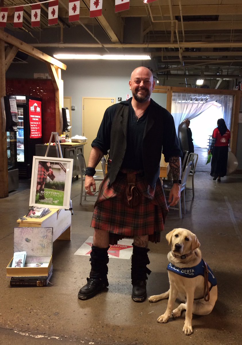 ABGuideDogs's tweet photo. Laika at the Calgary Farmers Market this summer with her fave performer #dogsabouttown #calgaryfarmersmarket #abguidedogs https://t.co/7OnHDvOEq2
