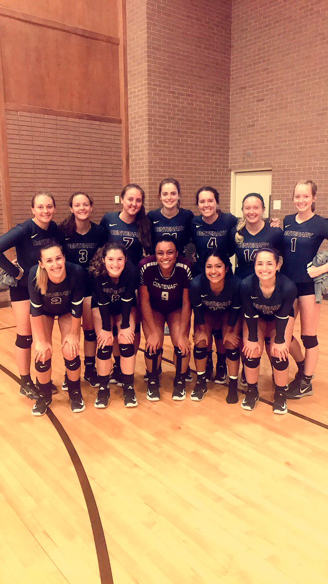 CentVB_LA's tweet photo. 2-0 for the day! Who's that in the libero jersey?! #CCVB #ladiesVB #centenaryproud https://t.co/5FgcBrSTul
