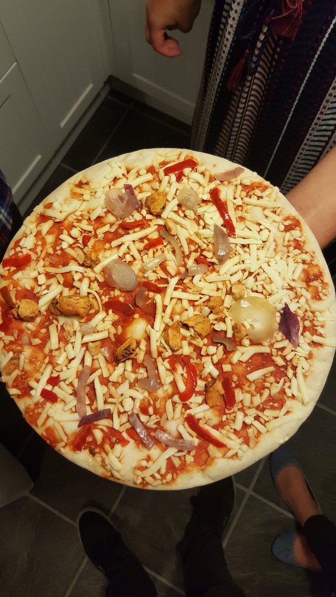 TyMack0's tweet photo. @AsdaServiceTeam "chicken" fajita pizza... 8 tiny pieces of chicken. #jokes https://t.co/PpYxTUUktx