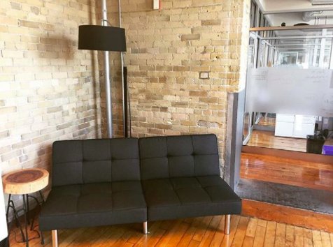 WorkplaceOne's tweet photo. This space. This vibe. It's all calling you - we know it is! You never know who you'll meet at #WorkplaceOne. #rethinkyourworkplace https://t.co/E7A3M6ZZdj