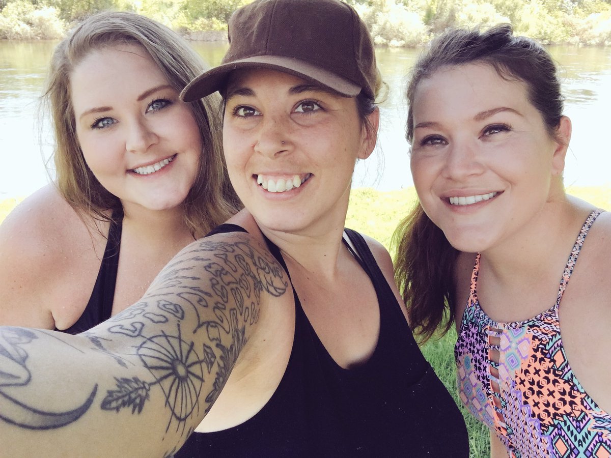 pinchemom's tweet photo. Might float tmrw morning w/ the in laws but if not, I'll be more than satisfied only having floated once this year #floaterbabes #floatordie https://t.co/xmfNbC6NM2