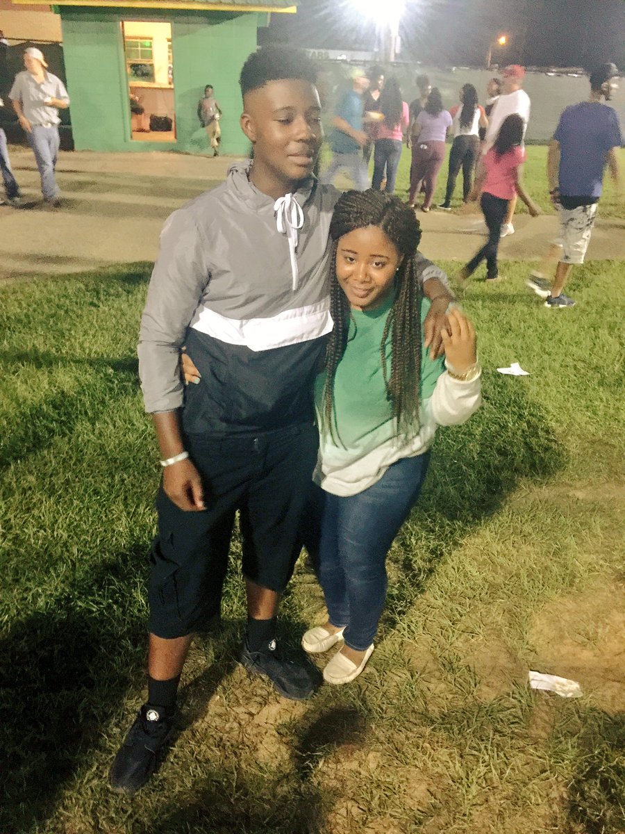 KiaMackenzee's tweet photo. He has gotten really tall in the last 2 months, I've been the same height since 7th grade!😂 https://t.co/lgTrSj8cmC