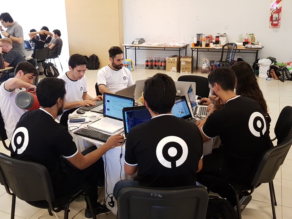 HackathonXpress's tweet photo. Que nos mostraran en el #HX17 los equipos #CirculoBlanco y #CirculoNegro A las 18:30 lo sabremos https://t.co/XANTX9cZrn