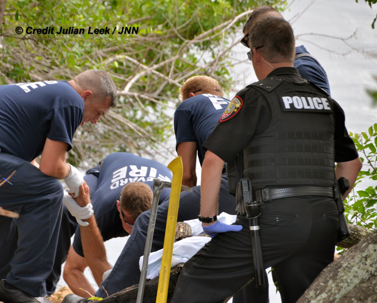 <a href="/BCFRpio/">BCFRpio</a> R-63 T-63 <a href="/MelbournePolice/">Melbourne Police</a> extricate man stuck over 3hrs,Two skate boarders heard his cry for help &amp; did the right thing called 911