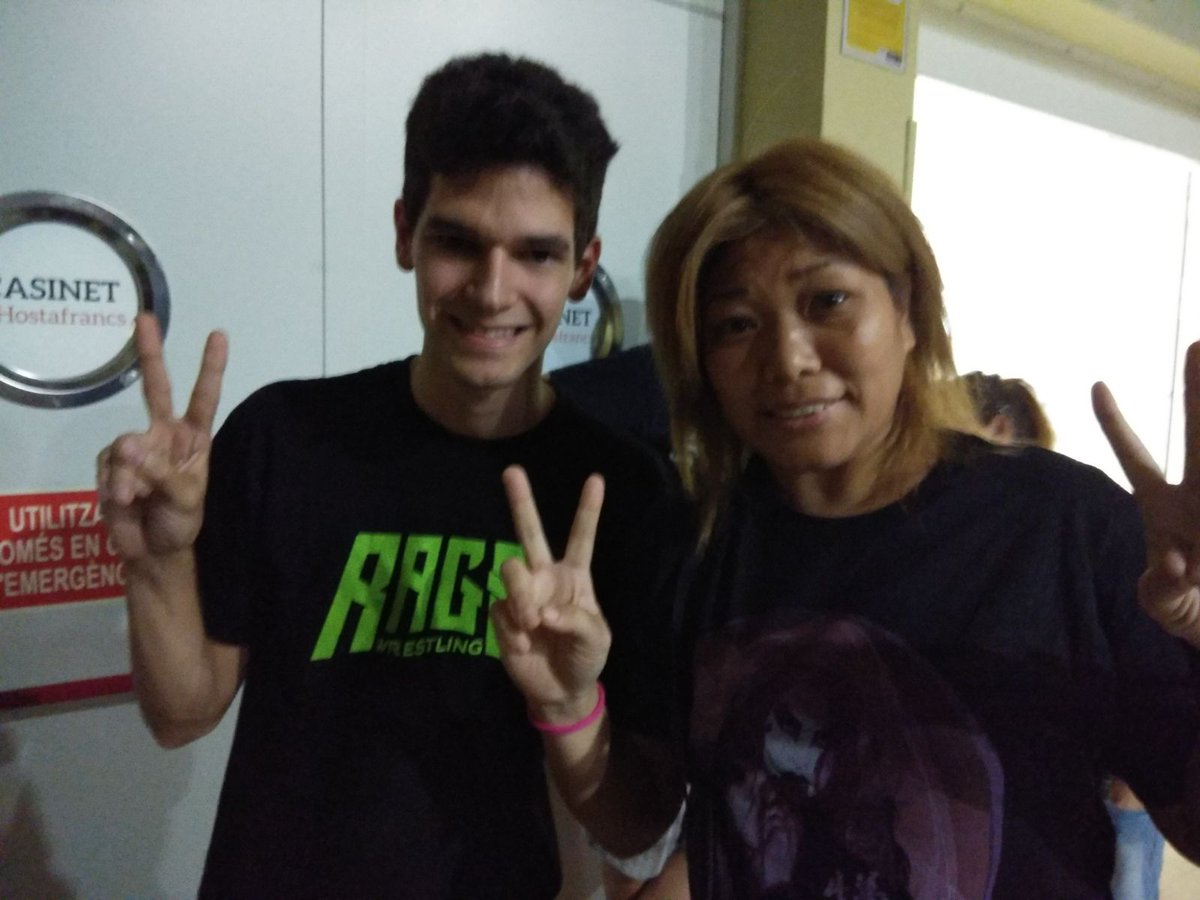 IssIPw's tweet photo. Today I had the opportunity to see the great @kimurarock on the @RCWrestling1 show, thank you very much for the photo✌️ https://t.co/yLVEW5ufBX