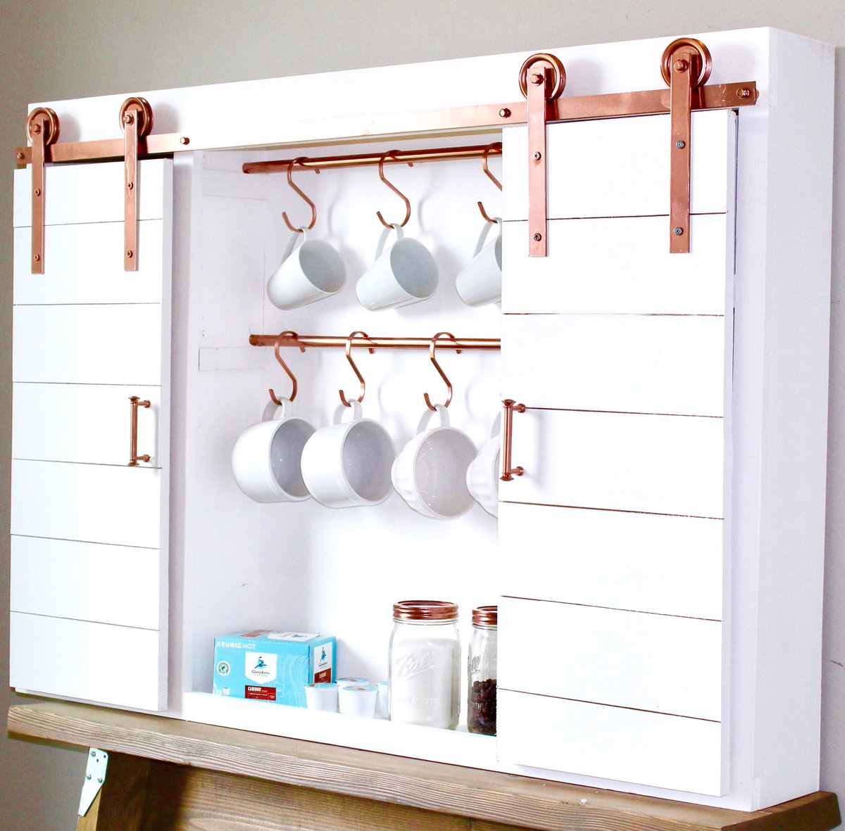 smashingdiy's tweet image. Check out my Sliding barn door coffee center over at Ryobi Nation! @RYOBIpowertools #ad goo.gl/b7eEAB