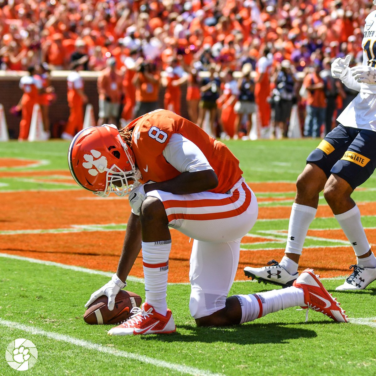 ClemsonFB's tweet photo. Back like we never left. 

#ALLIN 🐾🐅 https://t.co/6s3ZnRf6PS