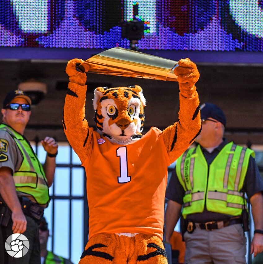 ClemsonFB's tweet photo. Back like we never left. 

#ALLIN 🐾🐅 https://t.co/6s3ZnRf6PS