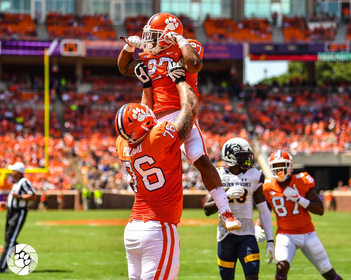 ClemsonFB's tweet photo. Back like we never left. 

#ALLIN 🐾🐅 https://t.co/6s3ZnRf6PS