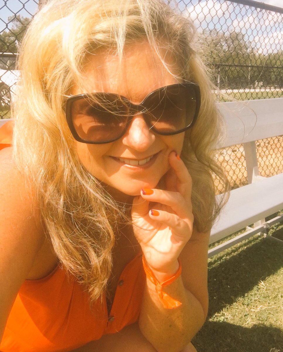 alwaysaware72's tweet photo. It's a great day to be a #Clemson #tiger 🏈🐅🏈 🐅#ALLIN #KENTvsCLEM 
#FootballIsBack https://t.co/NG5tGBGy7M