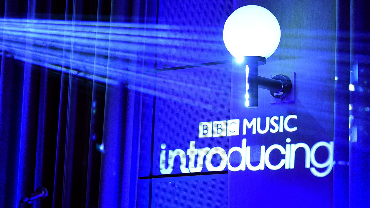 BBCIntroCambs's tweet photo. Another new track to wrap things up tonight #NowPlaying @Rafroman @iamgazzully #BringDat #BBCIntroducing #TuneIn

https://t.co/ElMfY4bwCH https://t.co/JzXiEeYuMy