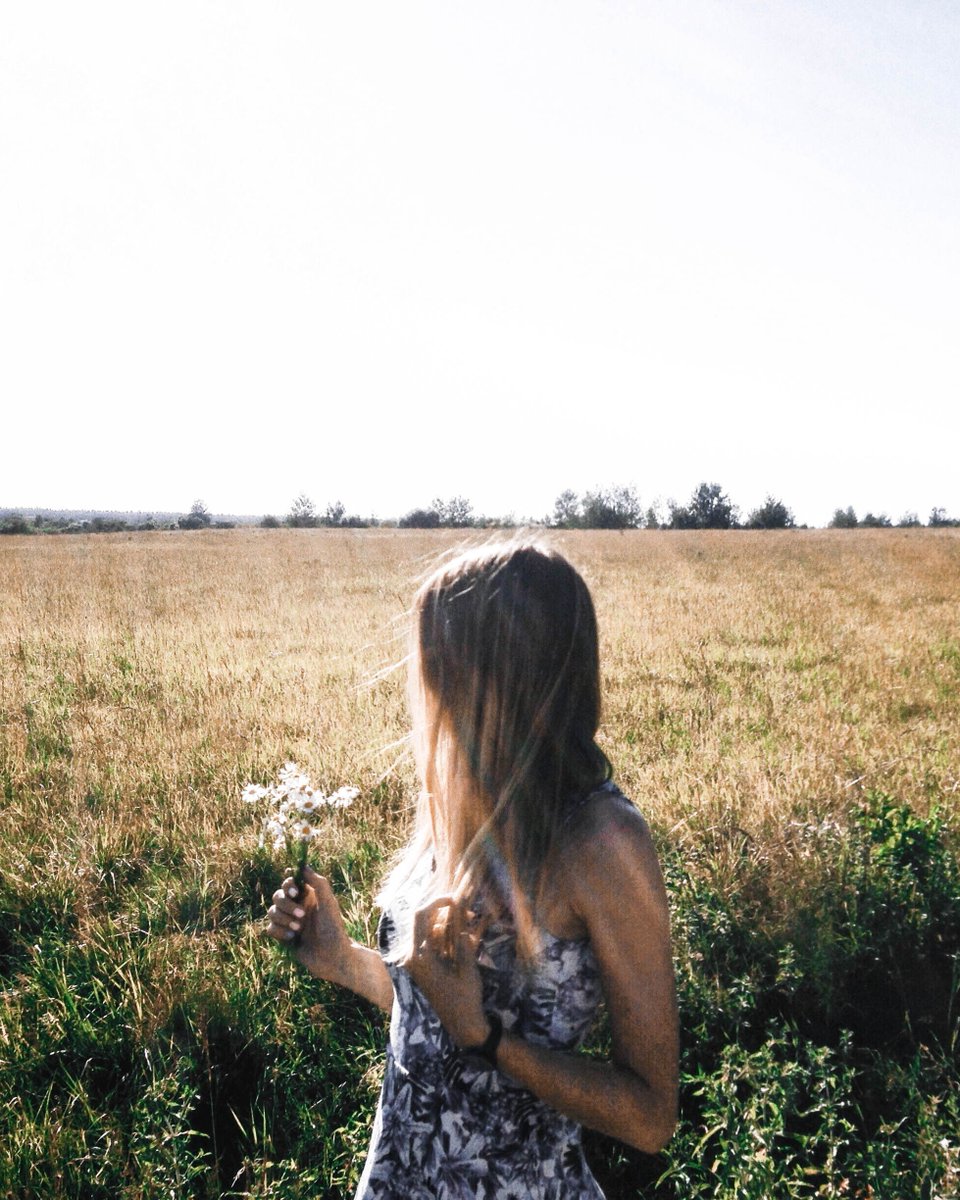 vladrrud's tweet photo. Do you ever just wonder if there`s someone who secretly thinks about you and wants to talk to you but doesn`t know how 😑

#wonder #summer https://t.co/iZp8V82Jy1