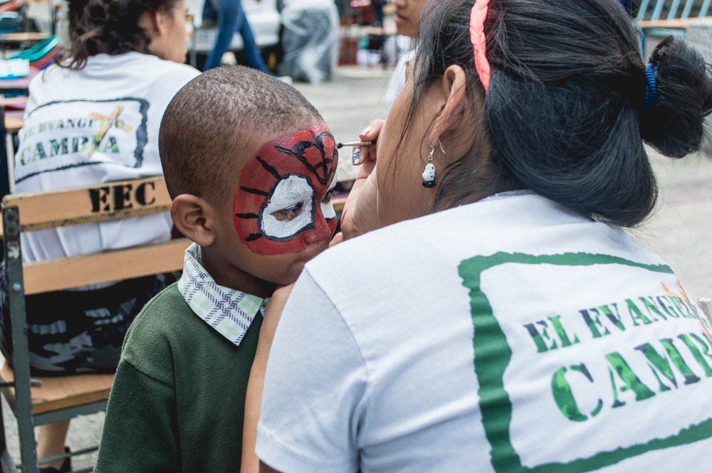 ElEvangelioC's tweet photo. Con estos actos de fe, que se resumen en hechos de amor, estamos escribiendo una historia nueva para Venezuela. #PorTiVenezuela https://t.co/KWzr8CIlL1