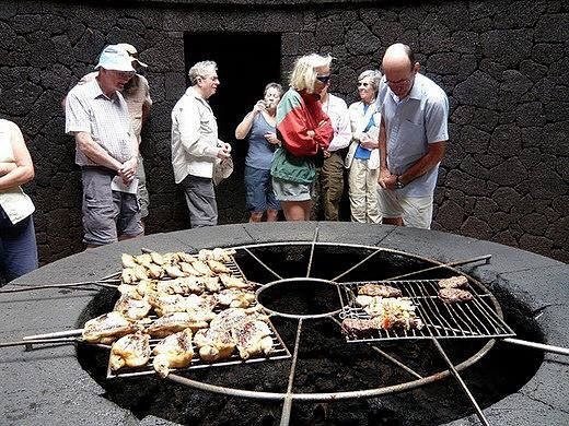IvyRelations23's tweet photo. El Diablo restaurant in Lanzarote, Spain is famous for using heat generated by an active volcano to cook their cus… https://t.co/7Vjl6ECcz8 https://t.co/jIol2iEuSg